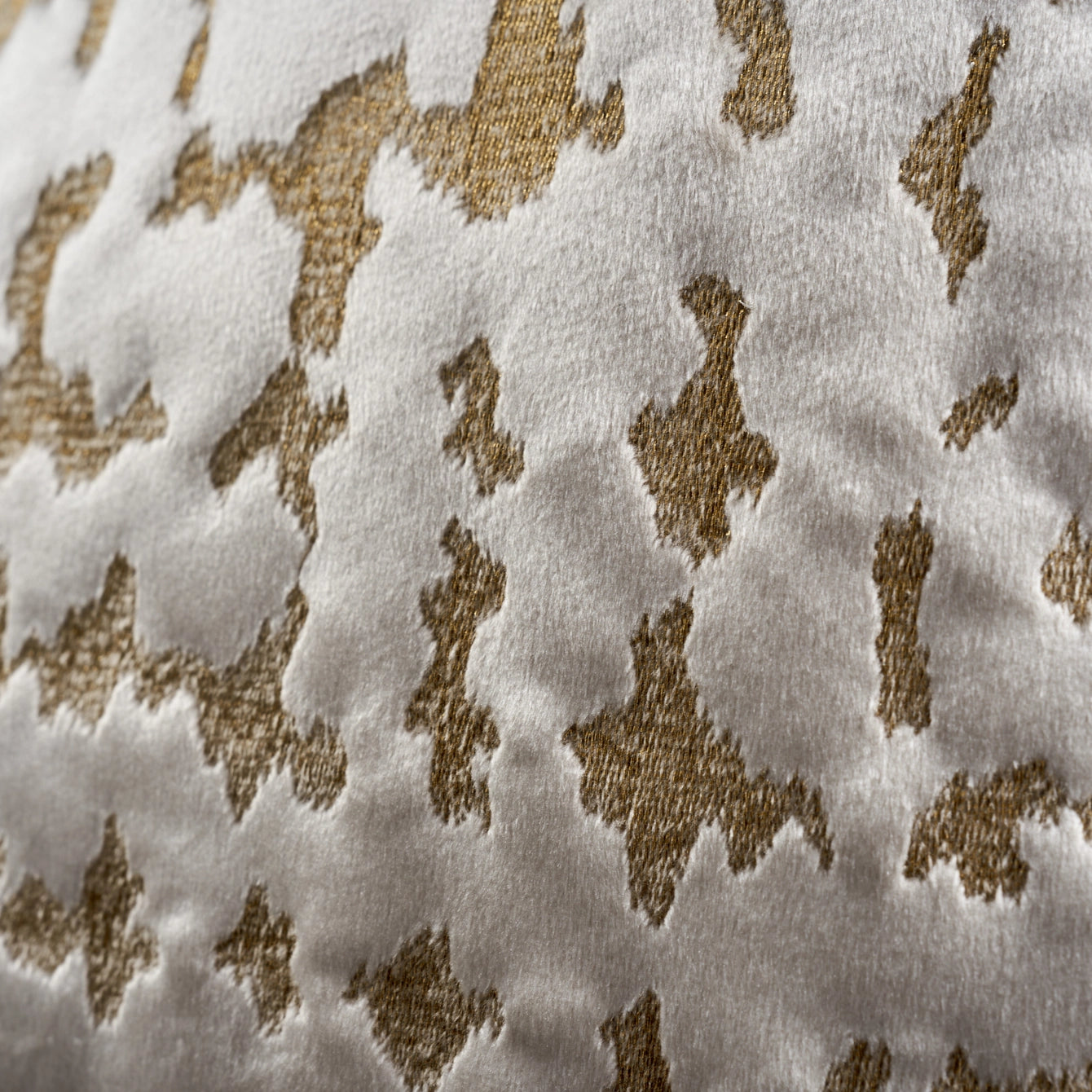 Sandy Pillow, Gold