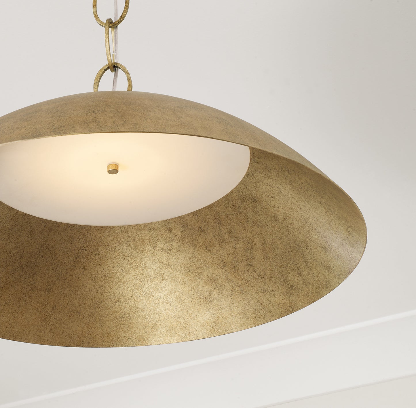 Francesca Medium Pendant in Feathered Gold
