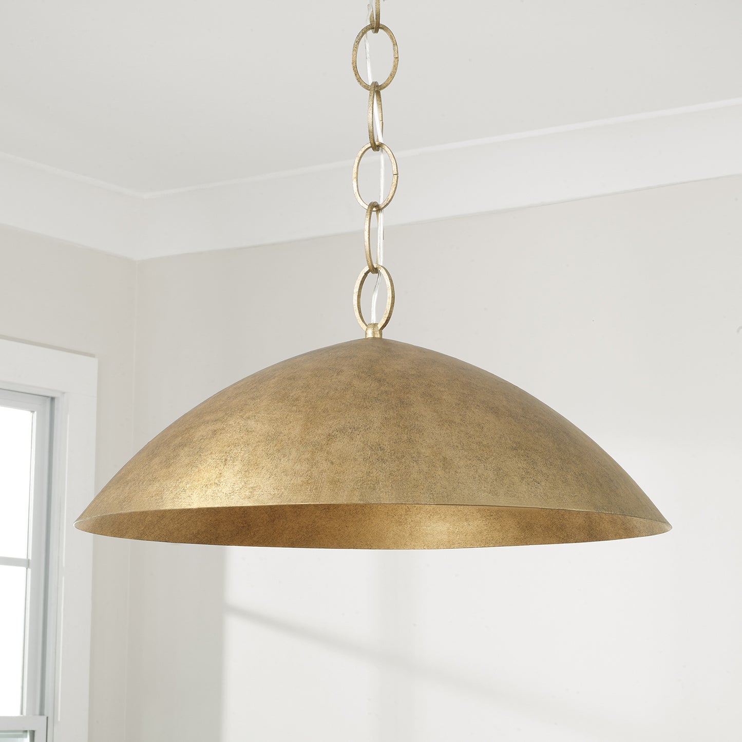 Francesca Medium Pendant in Feathered Gold
