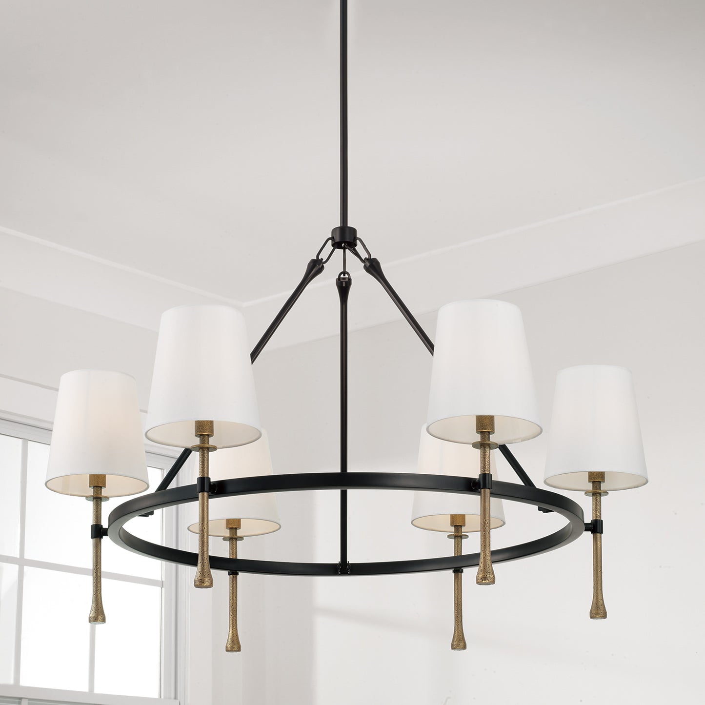 Hollis Large Chandelier in Matte Black/Hammered Gold