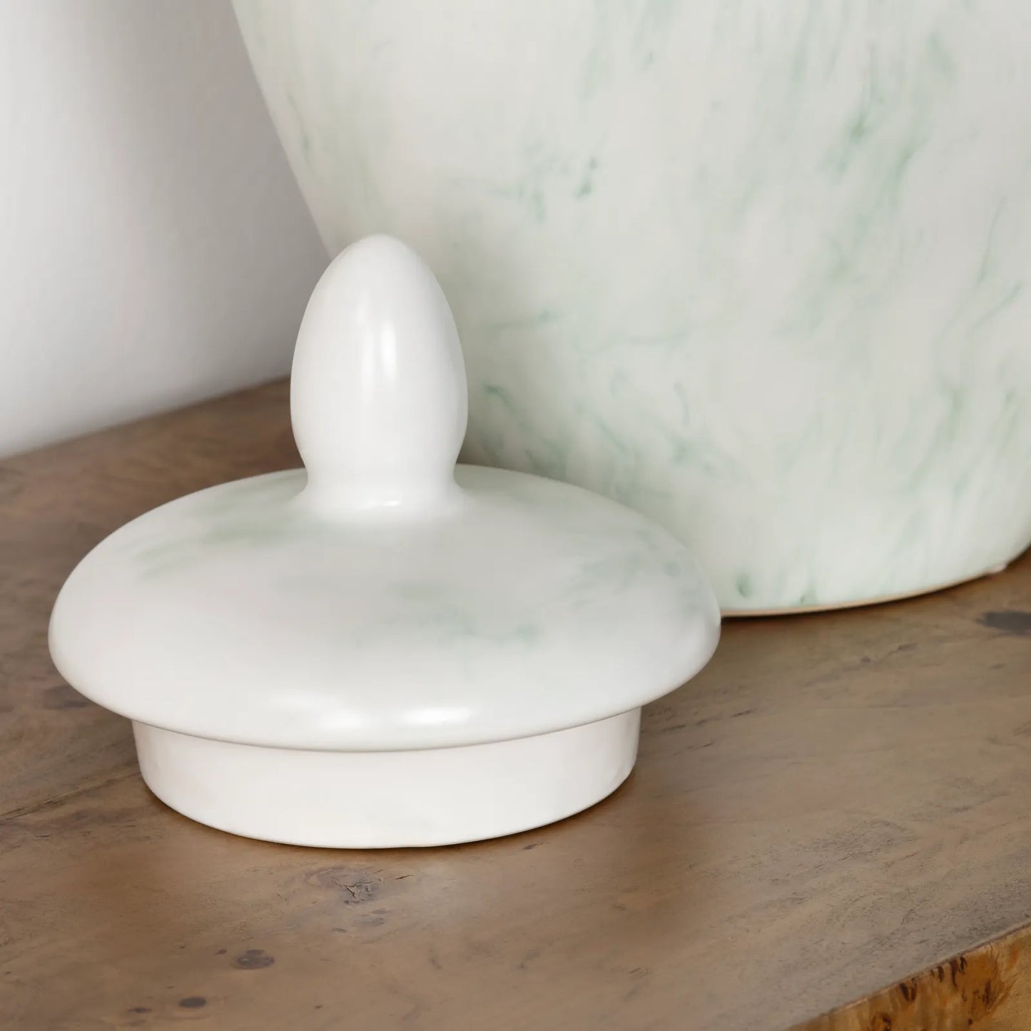 Mia Urn with Lid